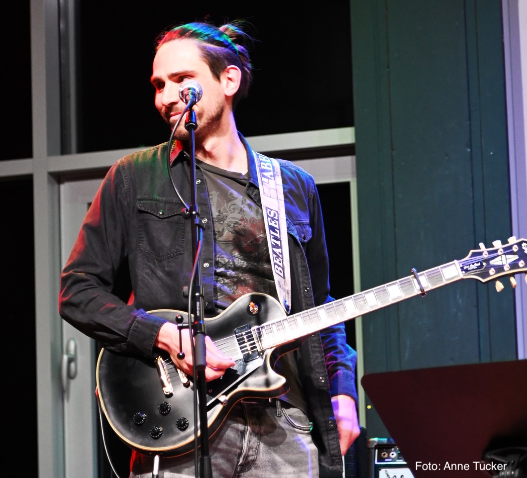  Die passende  Gitarre zum passenden Spieler 