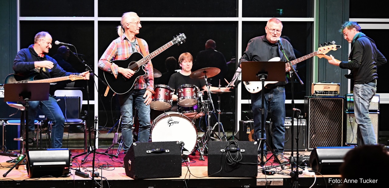  Mario Zielenbach (Drums) mit einer in der Woche neu zusammengestellten,  Formation 