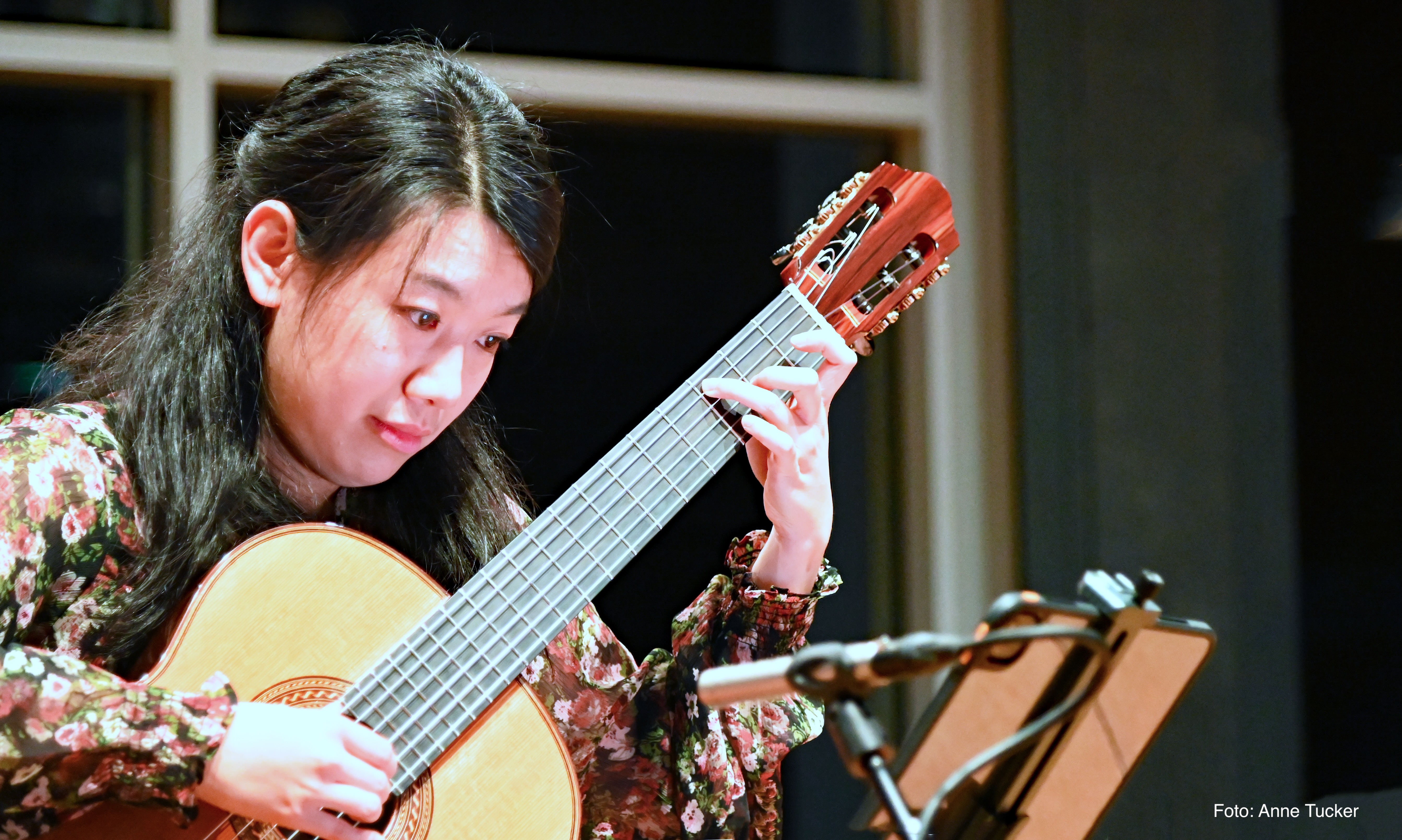  und hochkonzentriert während ihres Vortrages 